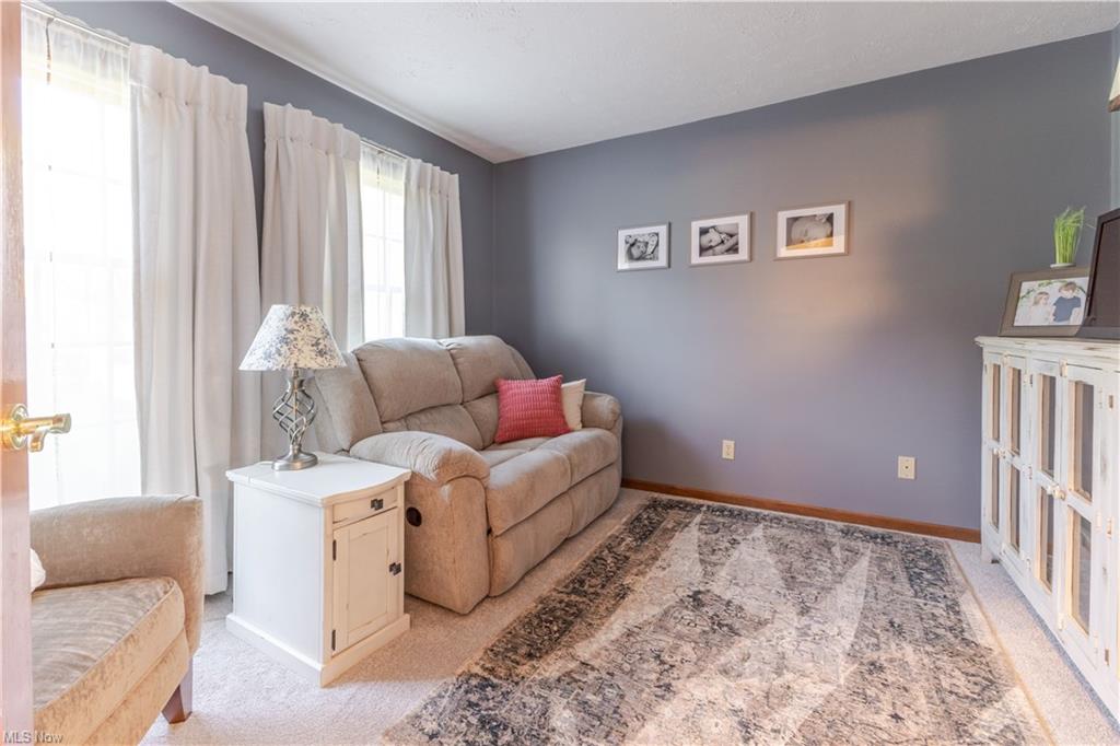 Chester, West Virginia, 26034, United States, 3 Bedrooms Bedrooms, ,3 BathroomsBathrooms,Residential,For Sale,1975770