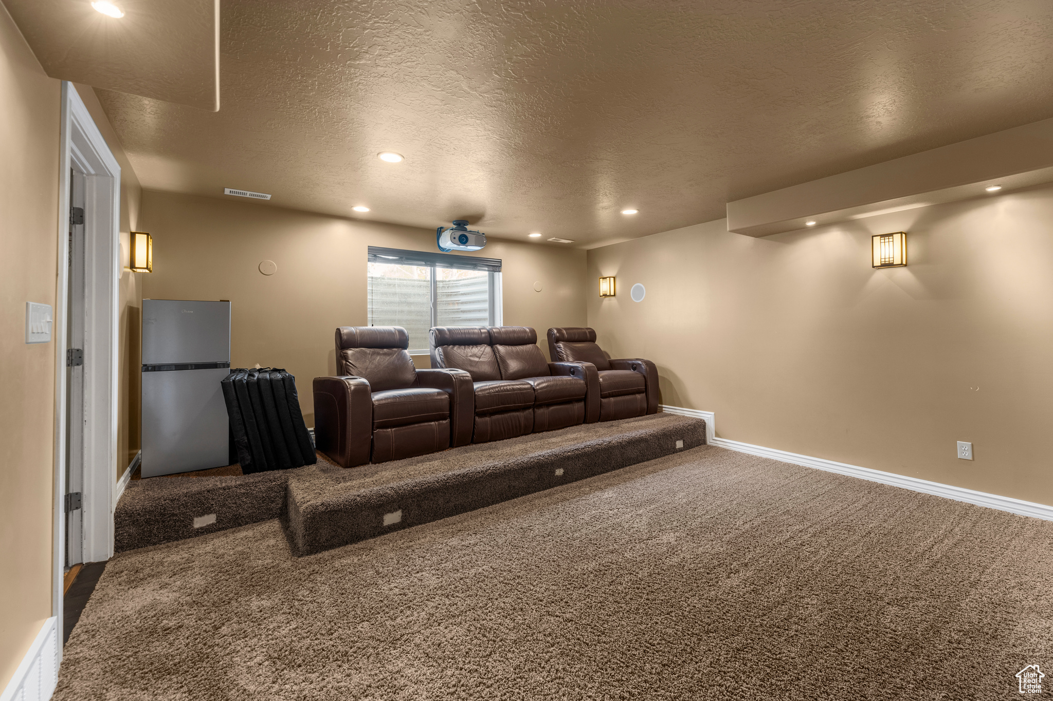 Layton, Utah, 84041, United States, 6 Bedrooms Bedrooms, ,3 BathroomsBathrooms,Residential,For Sale,1795196