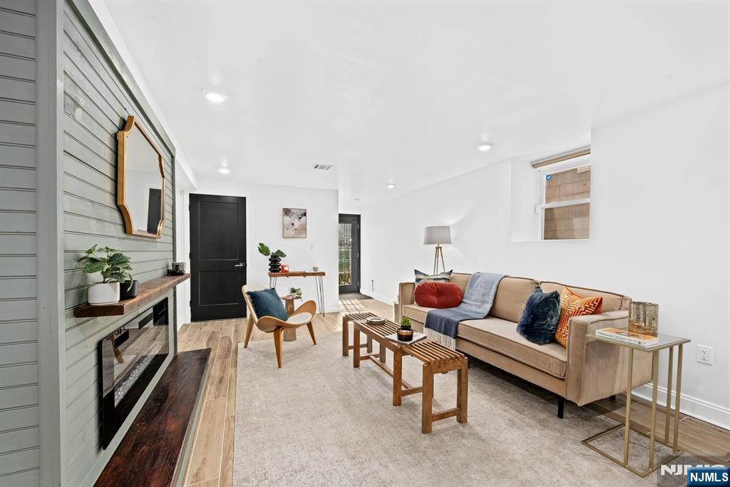 Jersey City, New Jersey, 07307, United States, 3 Bedrooms Bedrooms, ,3 BathroomsBathrooms,Residential,For Sale,1966412