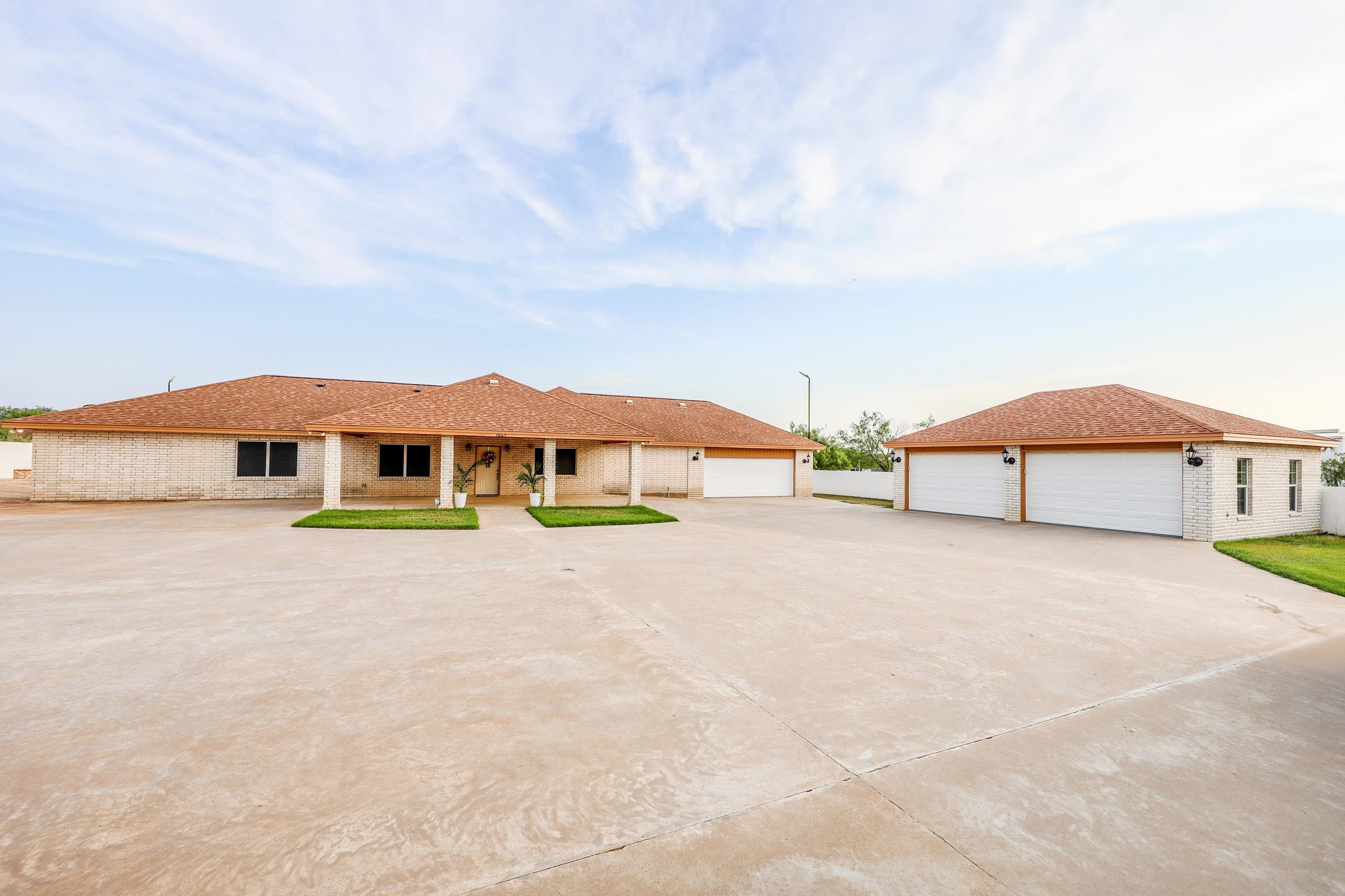 LAREDO, Texas, 78046, United States, 3 Bedrooms Bedrooms, ,4 BathroomsBathrooms,Residential,For Sale,1848774