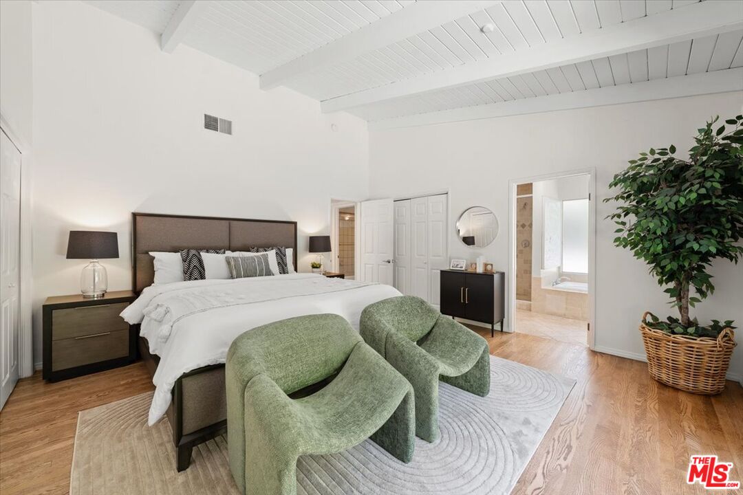 Los Angeles, California, 90049, United States, 3 Bedrooms Bedrooms, ,3 BathroomsBathrooms,Residential,For Sale,1908650