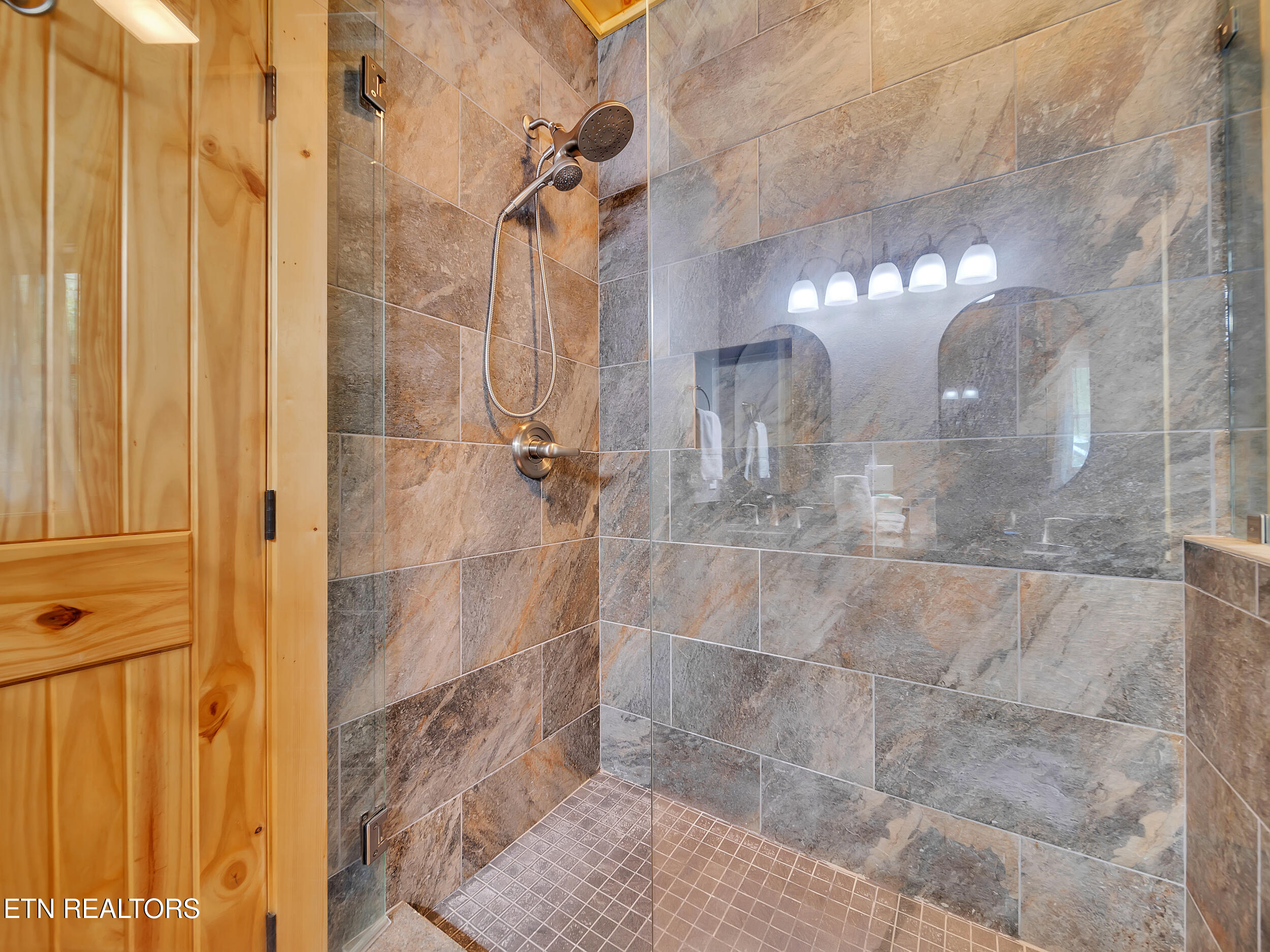 Sevierville, Tennessee, 37876, United States, 3 Bedrooms Bedrooms, ,4 BathroomsBathrooms,Residential,For Sale,1938196