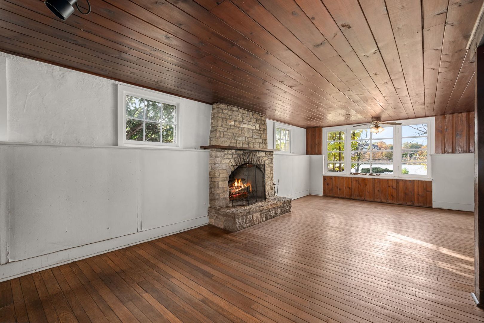 Geneva, Illinois, 60134, United States, 4 Bedrooms Bedrooms, ,2 BathroomsBathrooms,Residential,For Sale,1987622