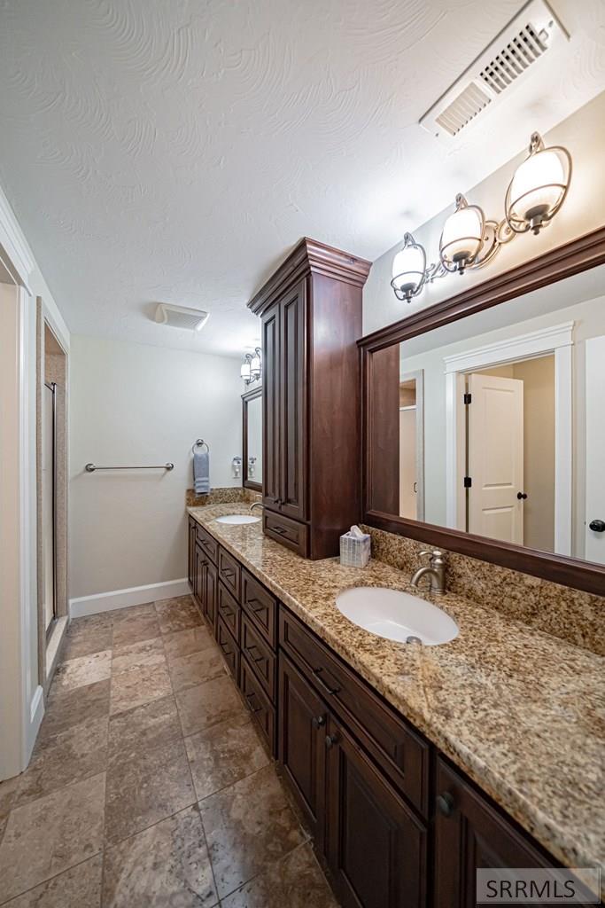 IDAHO FALLS, Idaho, 83404, United States, 4 Bedrooms Bedrooms, ,3 BathroomsBathrooms,Residential,For Sale,1873456