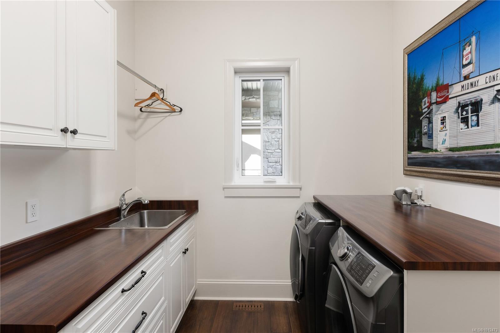 NORTH SAANICH, British Columbia, V8L 5M1, CA, 3 Bedrooms Bedrooms, ,Residential,For Sale,1948339