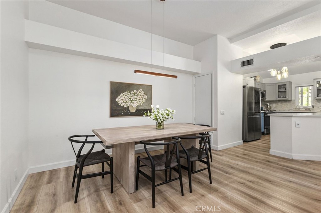 Newport Beach, California, 92660, United States, 2 Bedrooms Bedrooms, ,2 BathroomsBathrooms,Residential,For Sale,1987597