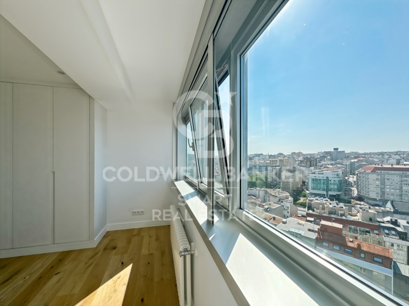 A Coruña, Galicia, 15006, ES, 3 Bedrooms Bedrooms, ,2 BathroomsBathrooms,Residential,For Sale,1932628