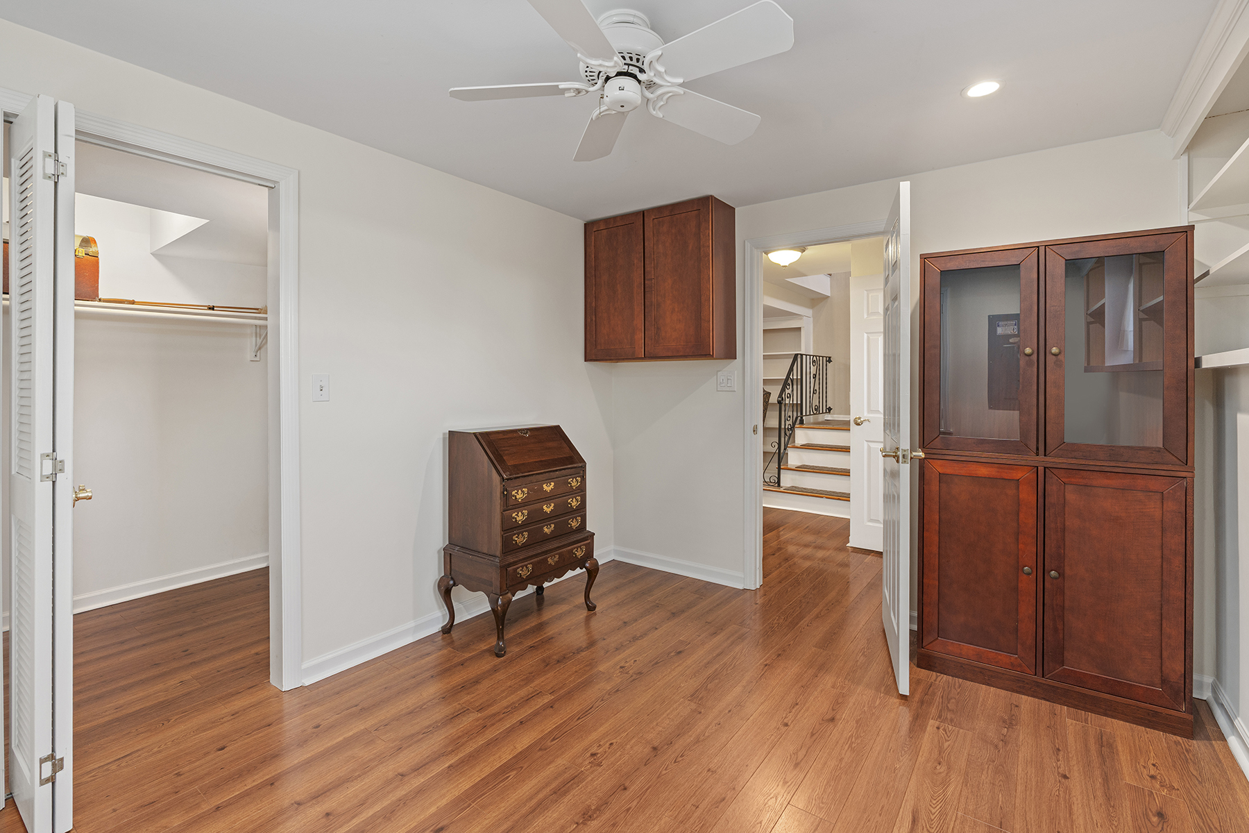  Custom Updated Neighborhood Bi-Level Style Home - 物件實景