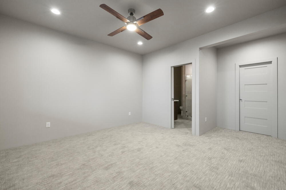 Klamath Falls, Oregon, 97601, United States, 3 Bedrooms Bedrooms, ,4 BathroomsBathrooms,Residential,For Sale,1794380