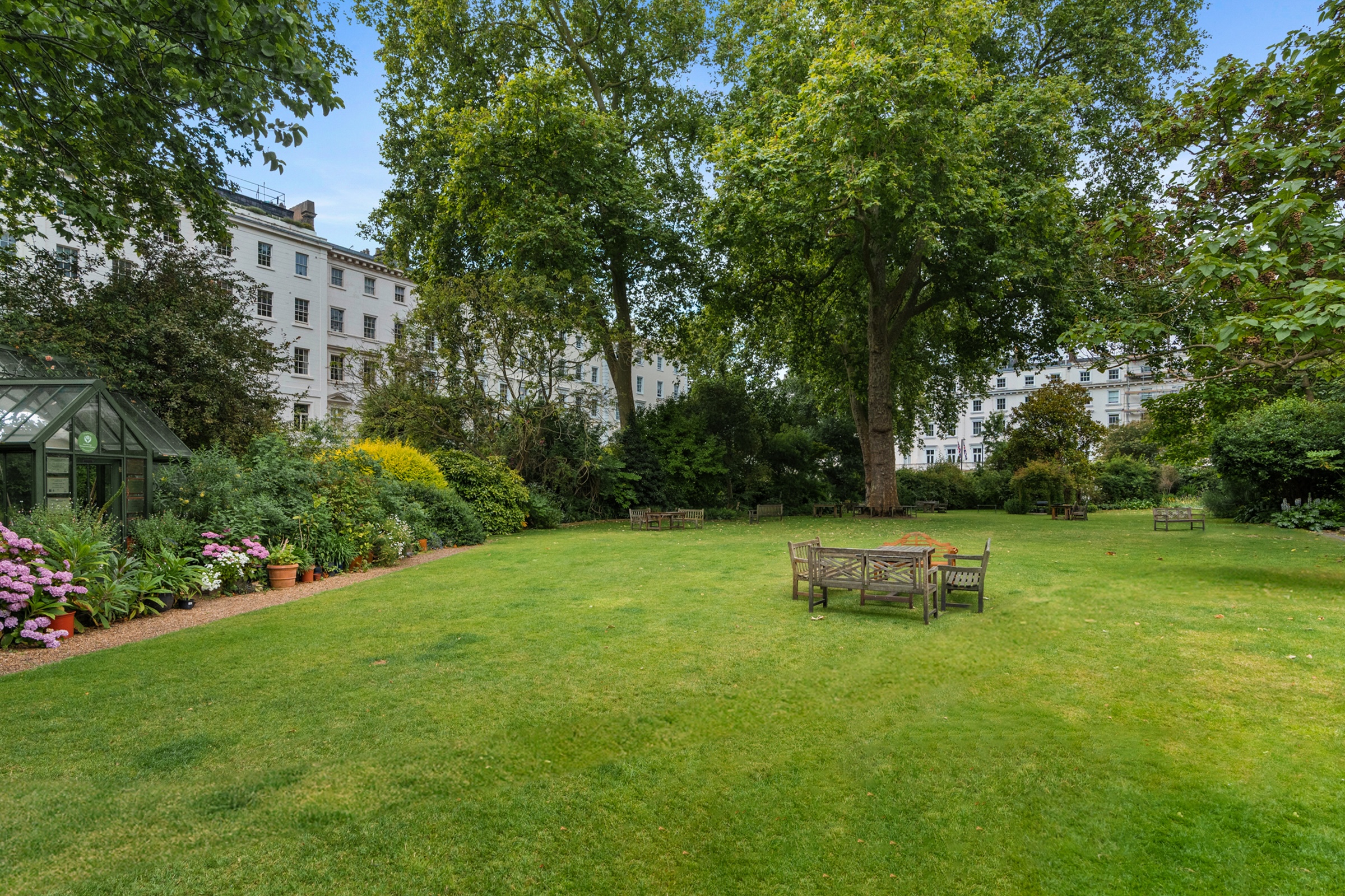  A beautiful brand-new mews home with private parking and award-winning gardens - 物件實景