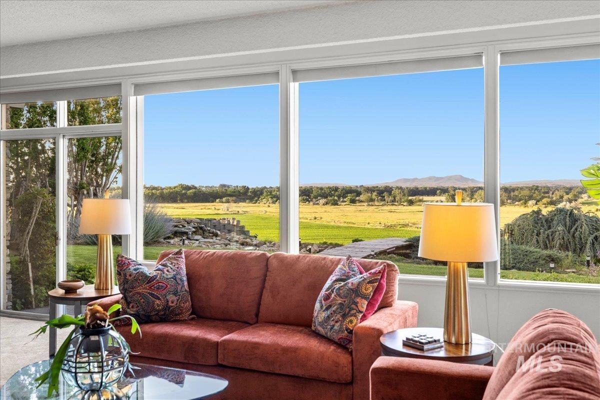 Caldwell, Idaho, 83605, United States, 2 Bedrooms Bedrooms, ,3 BathroomsBathrooms,Residential,For Sale,1979980