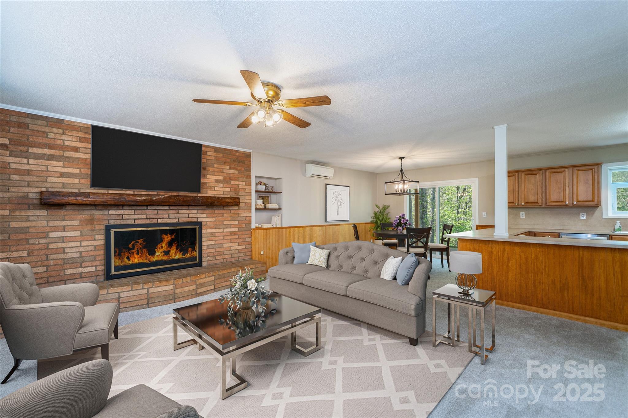 Hendersonville, North Carolina, 28739, United States, 4 Bedrooms Bedrooms, ,3 BathroomsBathrooms,Residential,For Sale,1983643