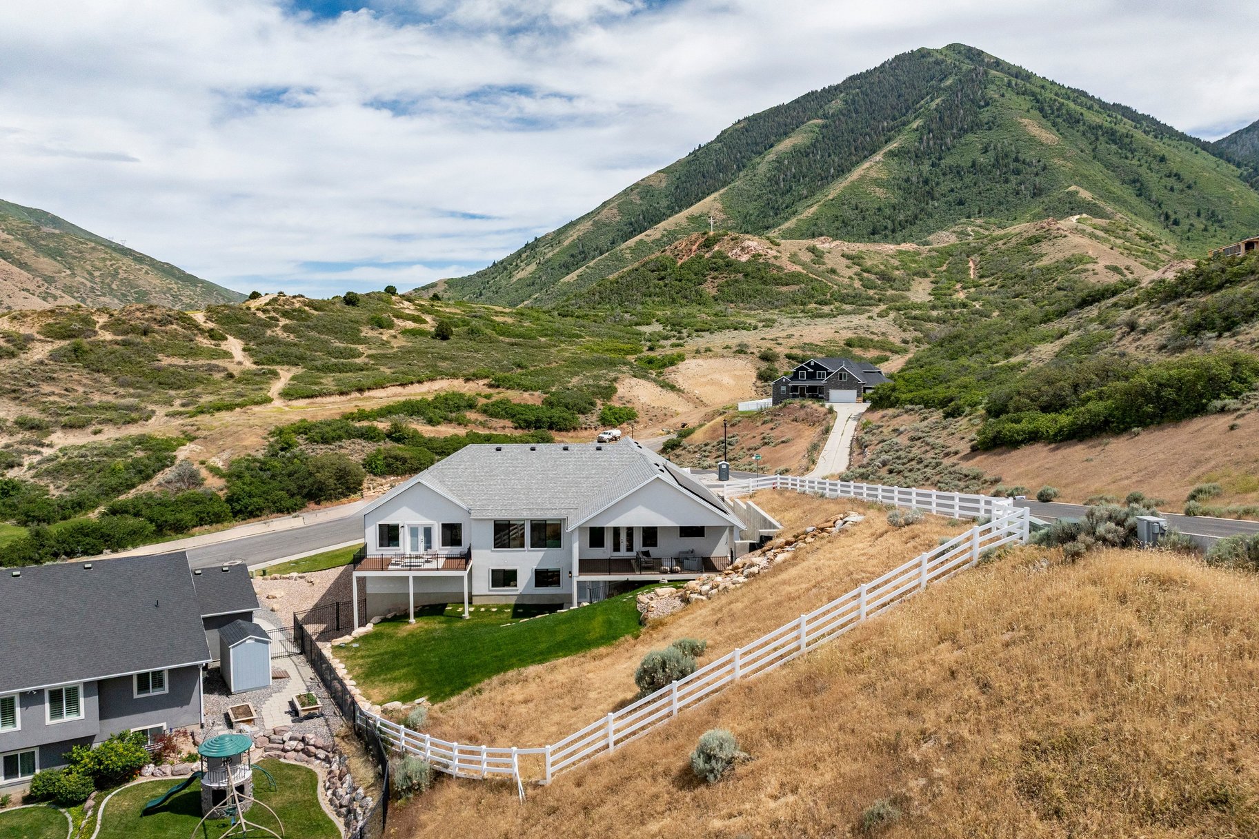  Custom Home with Fully Finished ADU Near Golf, Trails & Mountain Views - 物件實景