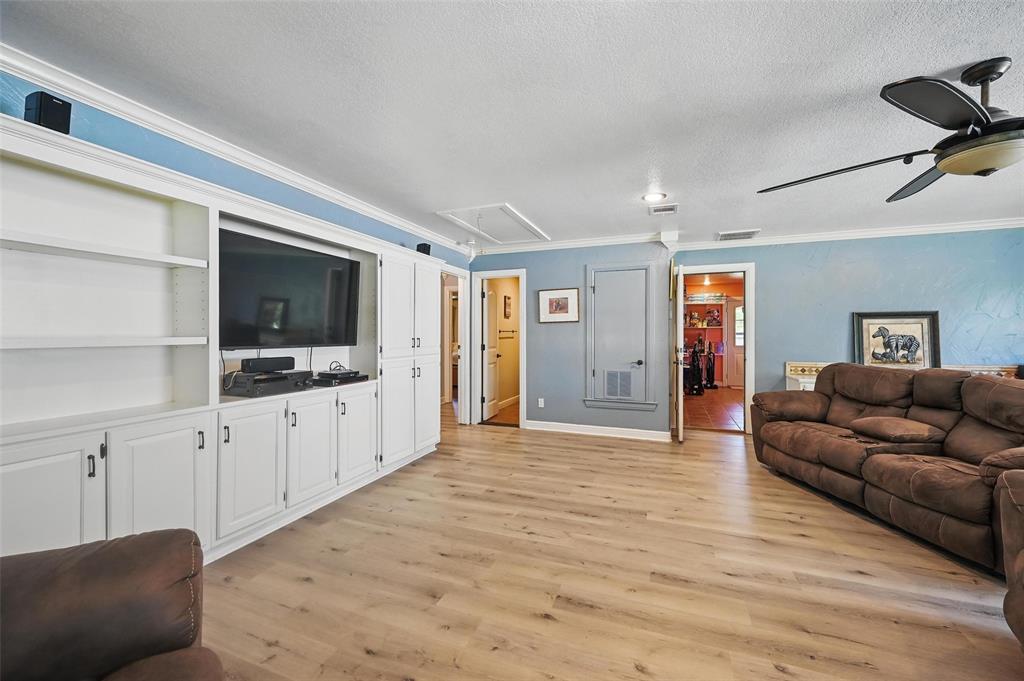 Cleburne, Texas, 76031, United States, 4 Bedrooms Bedrooms, ,4 BathroomsBathrooms,Residential,For Sale,1827195