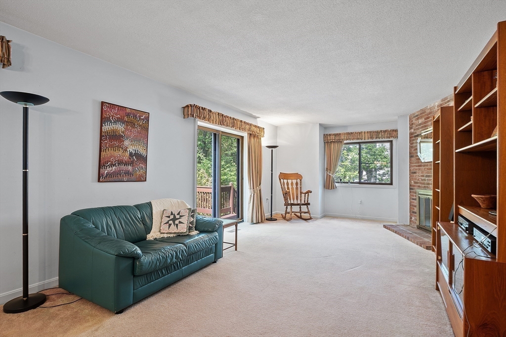 Salem, Massachusetts, 01970, United States, 2 Bedrooms Bedrooms, ,3 BathroomsBathrooms,Residential,For Sale,1932655