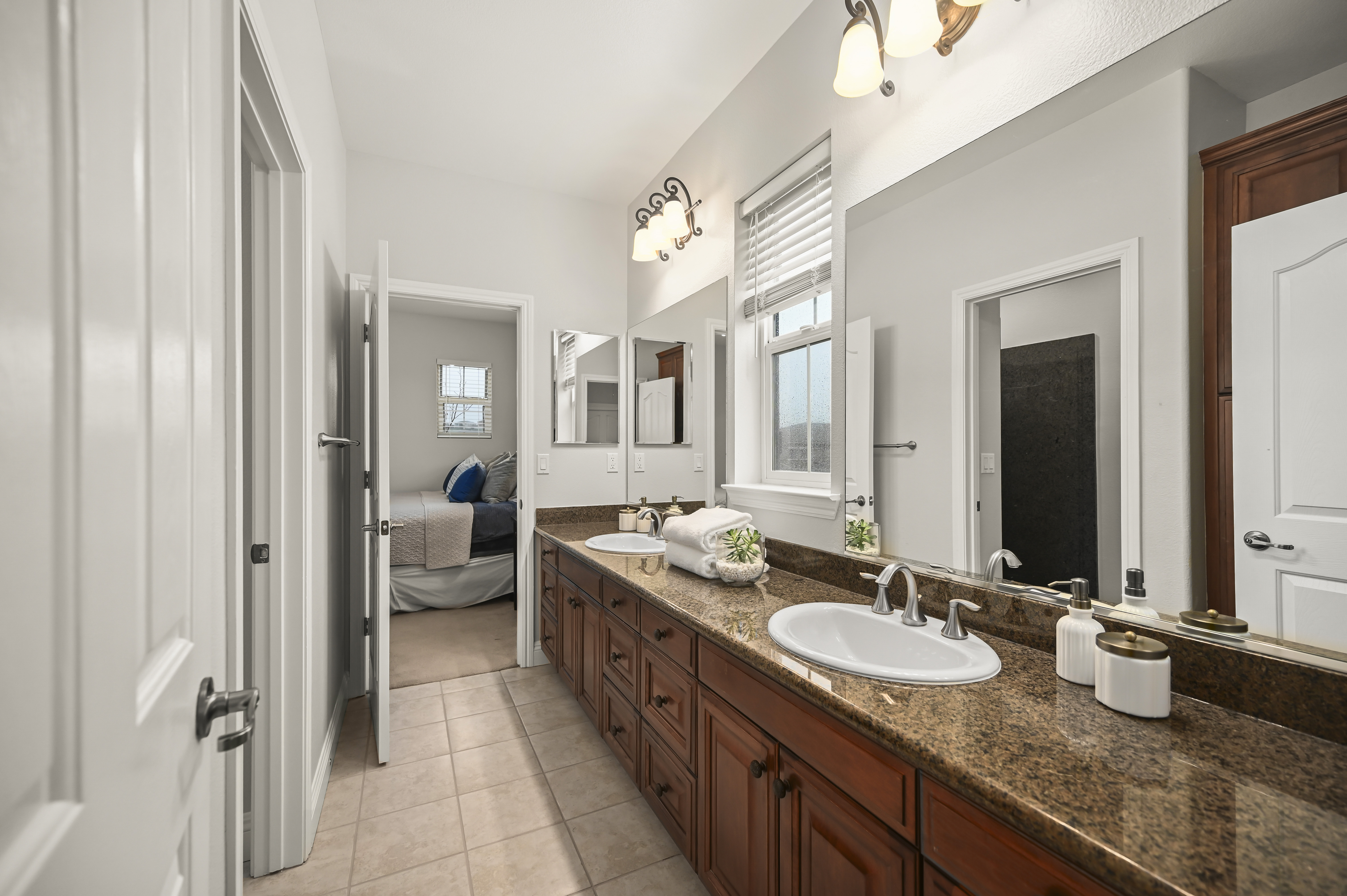  Stunning Monterosso Estate on Private Court with Designer Indoor-Outdoor Living - 物件實景