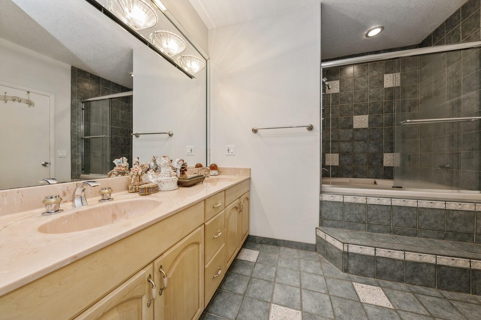 Haverhill, Florida, 33415, United States, 4 Bedrooms Bedrooms, ,4 BathroomsBathrooms,Residential,For Sale,1848793