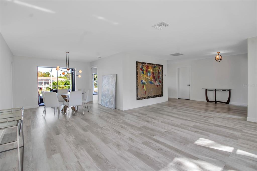 Sarasota, Florida, 34231, United States, 3 Bedrooms Bedrooms, ,2 BathroomsBathrooms,Residential,For Sale,1988164