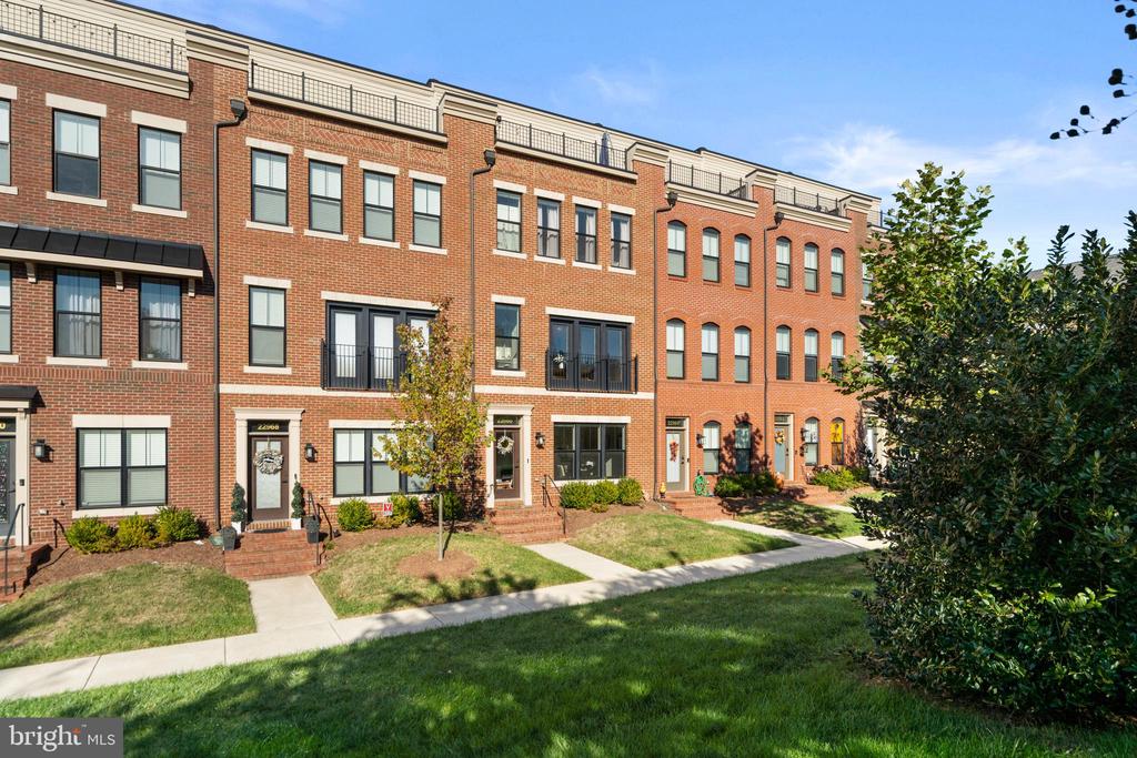 Brambleton, Virginia, 20148, United States, 3 Bedrooms Bedrooms, ,5 BathroomsBathrooms,Residential,For Sale,2005795