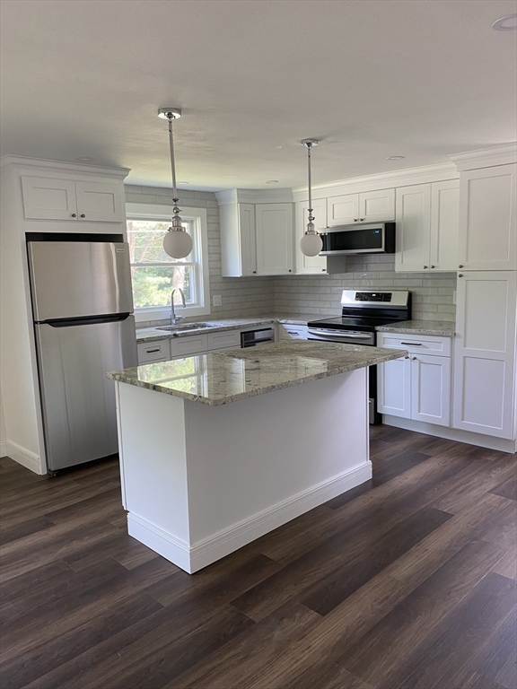 Groveland, Massachusetts, 01834, United States, 5 Bedrooms Bedrooms, ,3 BathroomsBathrooms,Residential,For Sale,1909322
