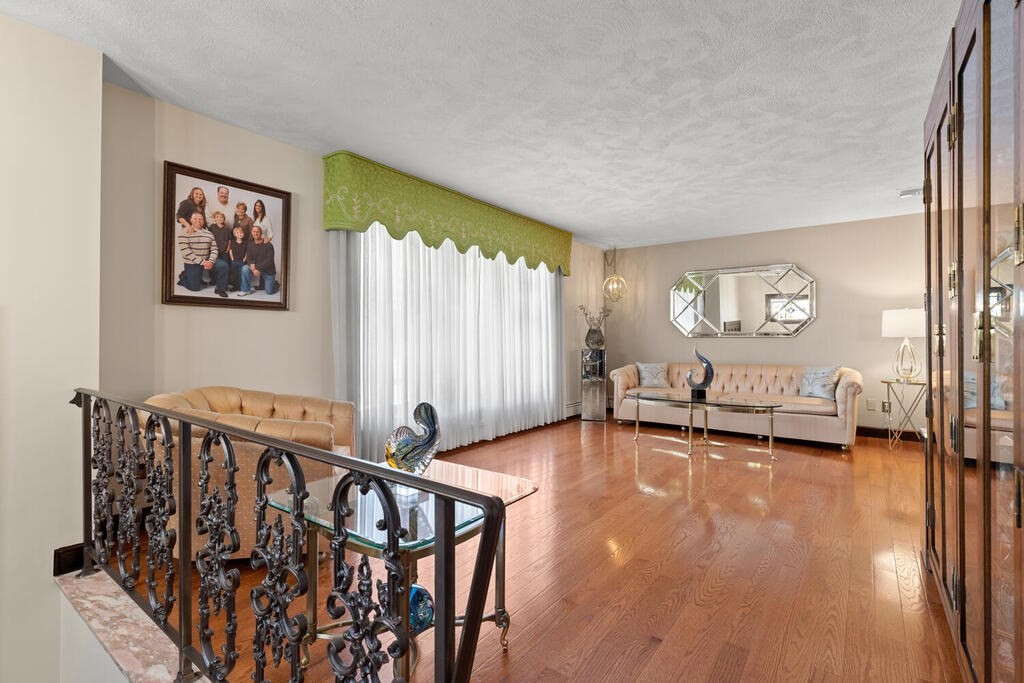 Everett, Massachusetts, 02149, United States, 3 Bedrooms Bedrooms, ,2 BathroomsBathrooms,Residential,For Sale,1937012