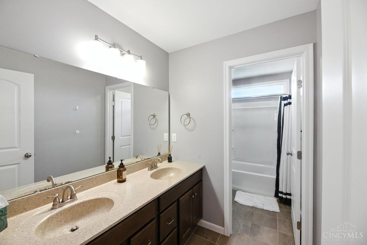 Loveland, Ohio, 45140, United States, 4 Bedrooms Bedrooms, ,4 BathroomsBathrooms,Residential,For Sale,1901126
