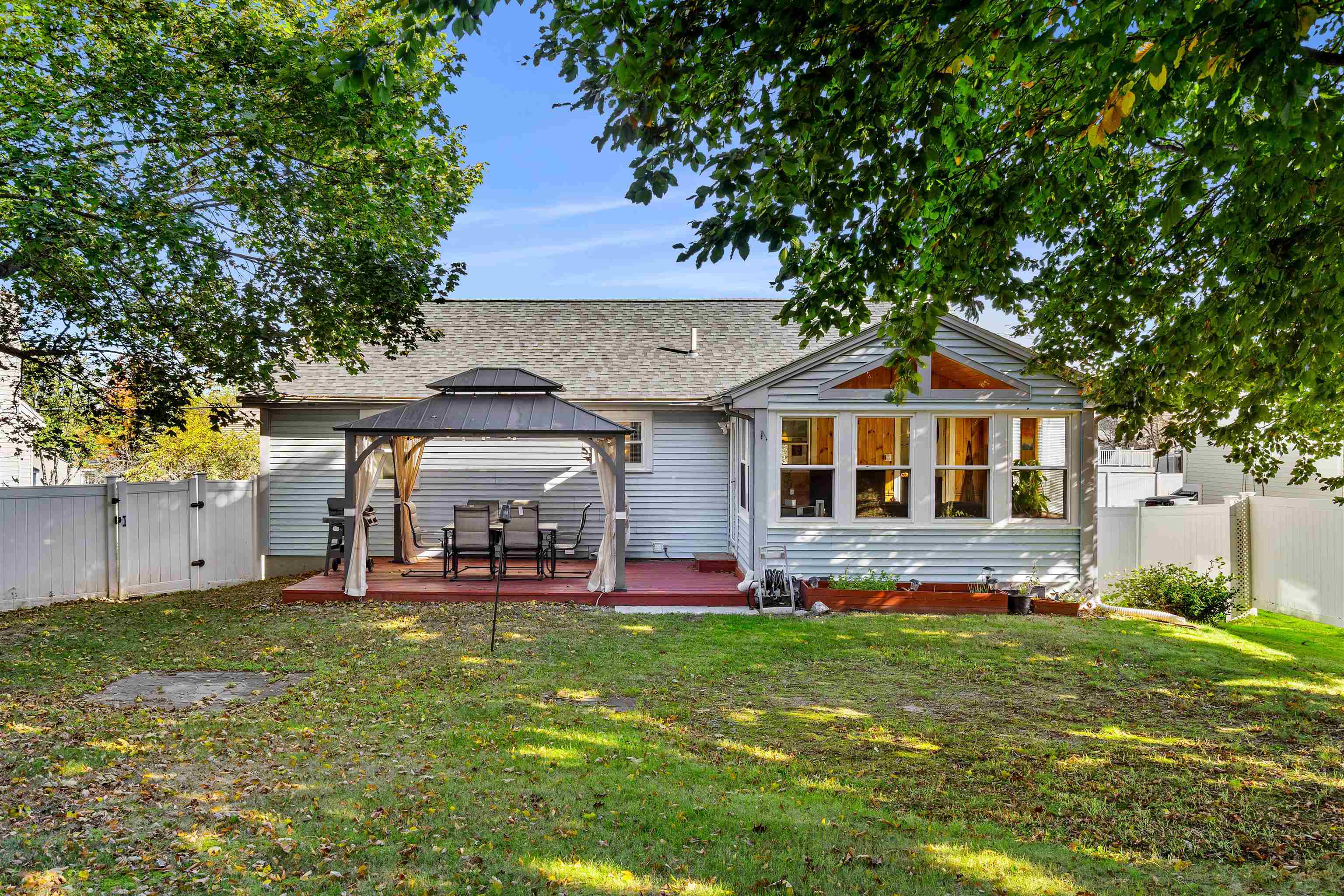 Manchester, New Hampshire, 03103, United States, 3 Bedrooms Bedrooms, ,2 BathroomsBathrooms,Residential,For Sale,1989722