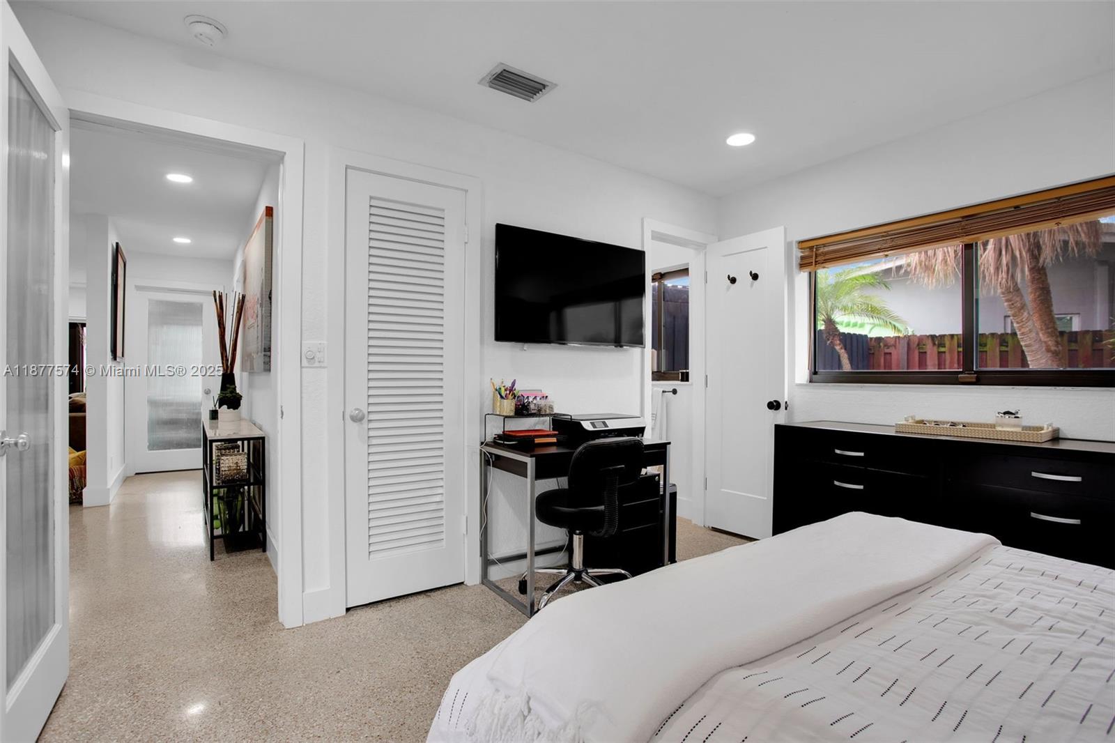 Wilton Manors, Florida, 33334, United States, 3 Bedrooms Bedrooms, ,3 BathroomsBathrooms,Residential,For Sale,1947052