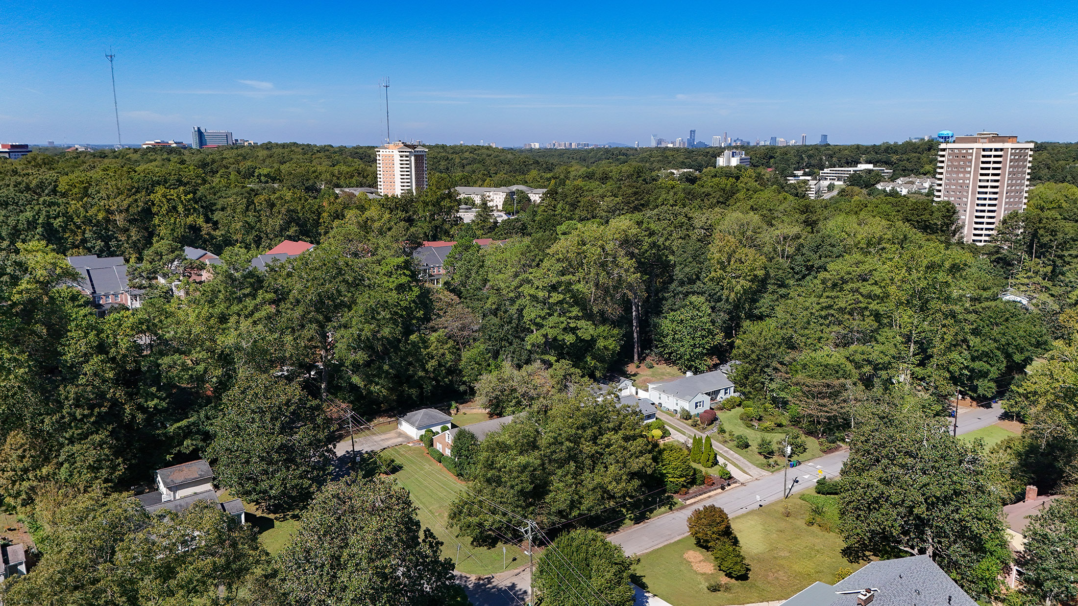  Beautifully Updated Brick Duplex Offers Rare Opportunity in the Heart of Decatur - 物件實景