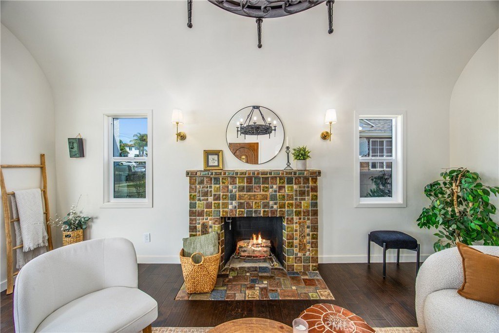 Los Angeles, California, 90043, United States, 3 Bedrooms Bedrooms, ,2 BathroomsBathrooms,Residential,For Sale,1986157