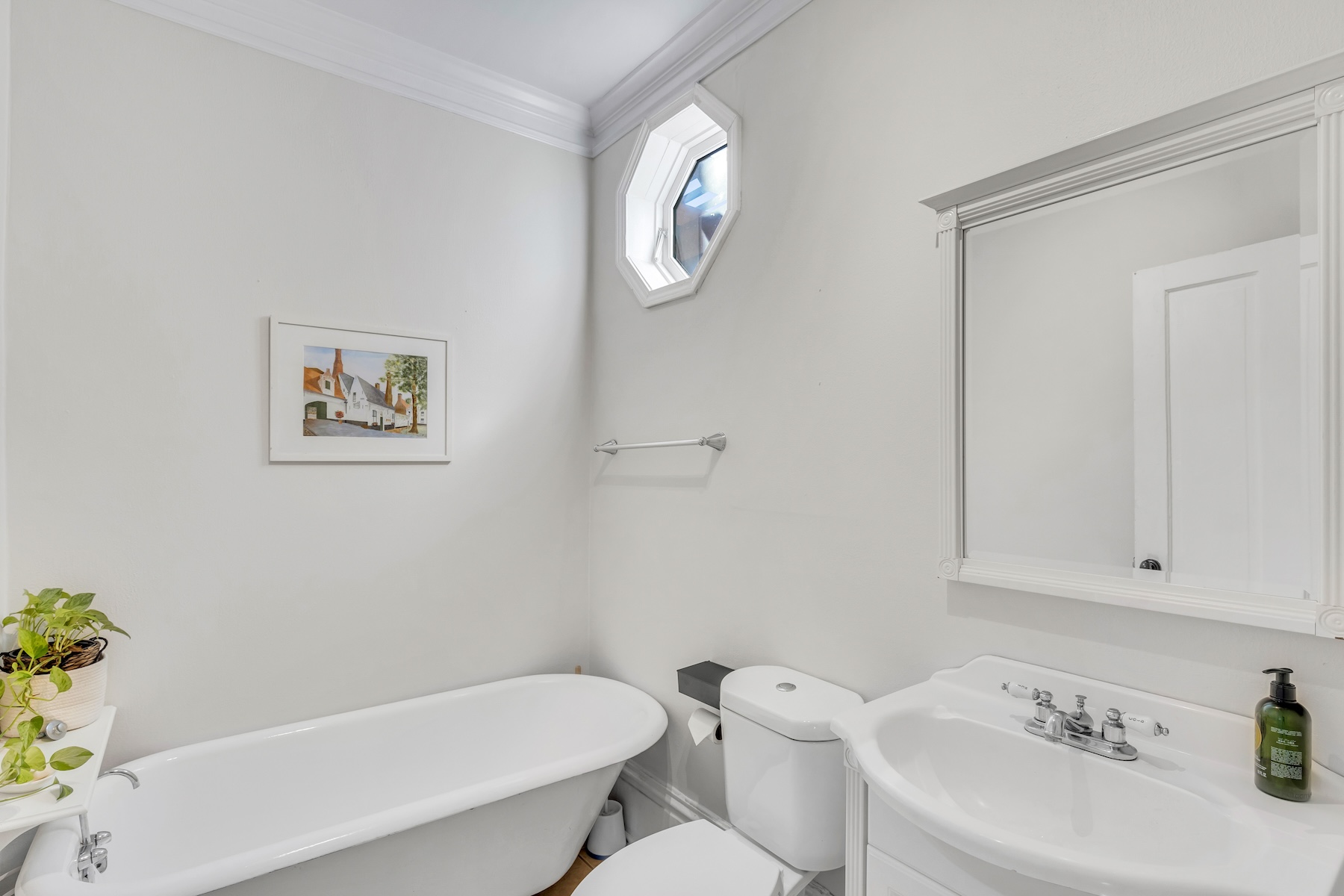  Historic Charm Meets Modern Peace of Mind in the Historic Victorian District - 物件實景