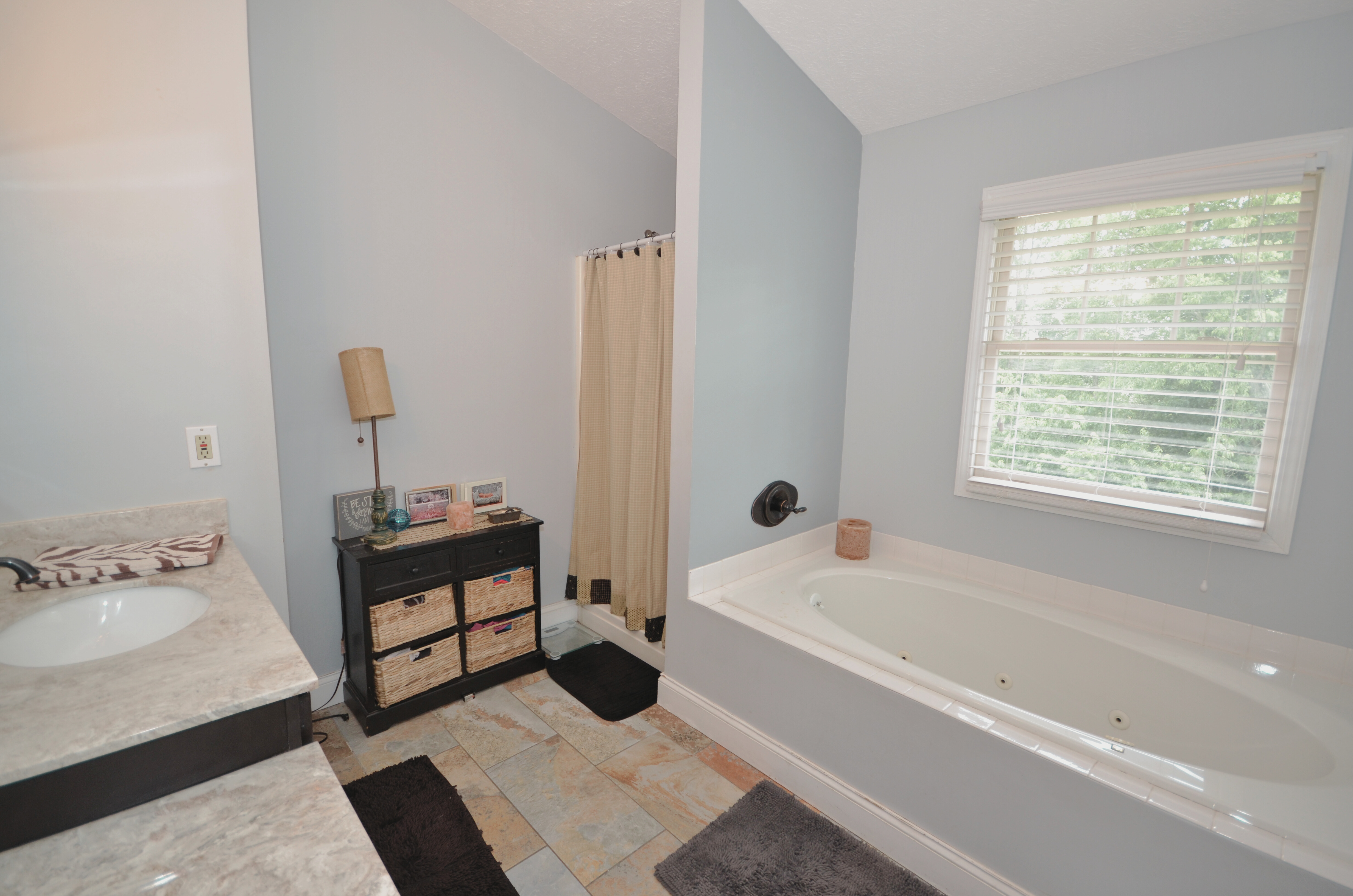 Kodak, Tennessee, 37764, United States, 4 Bedrooms Bedrooms, ,3 BathroomsBathrooms,Residential,For Sale,1887737
