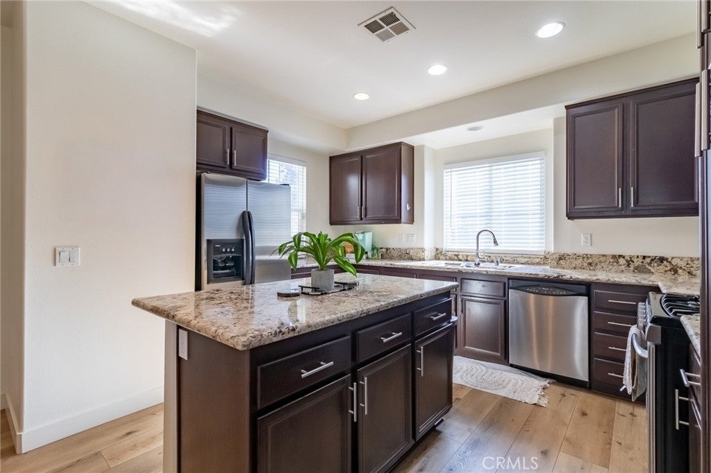 Grand Terrace, California, 92313, United States, 3 Bedrooms Bedrooms, ,3 BathroomsBathrooms,Residential,For Sale,2002467