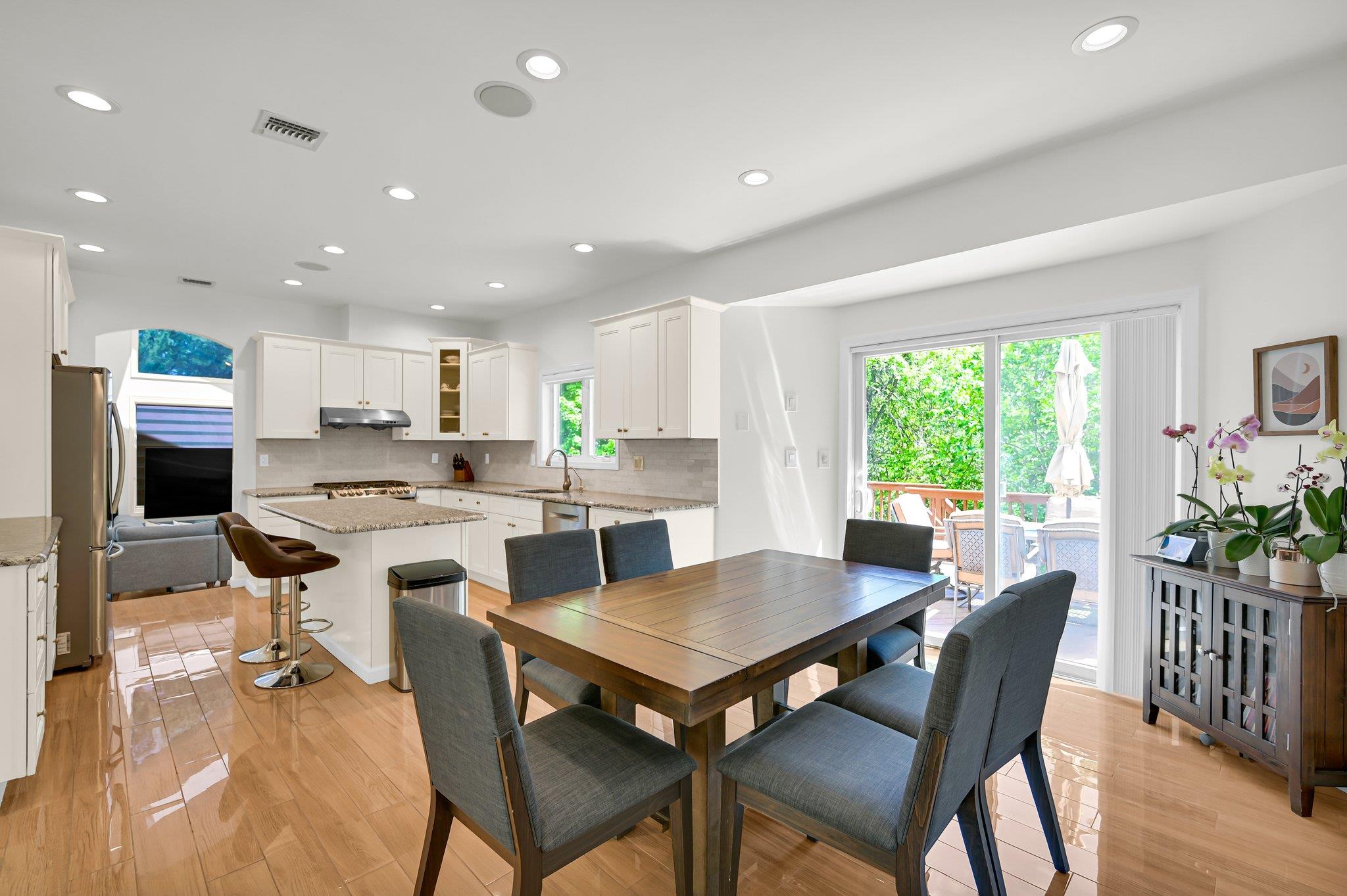 New City, New York, 10956, United States, 6 Bedrooms Bedrooms, ,4 BathroomsBathrooms,Residential,For Sale,1830143