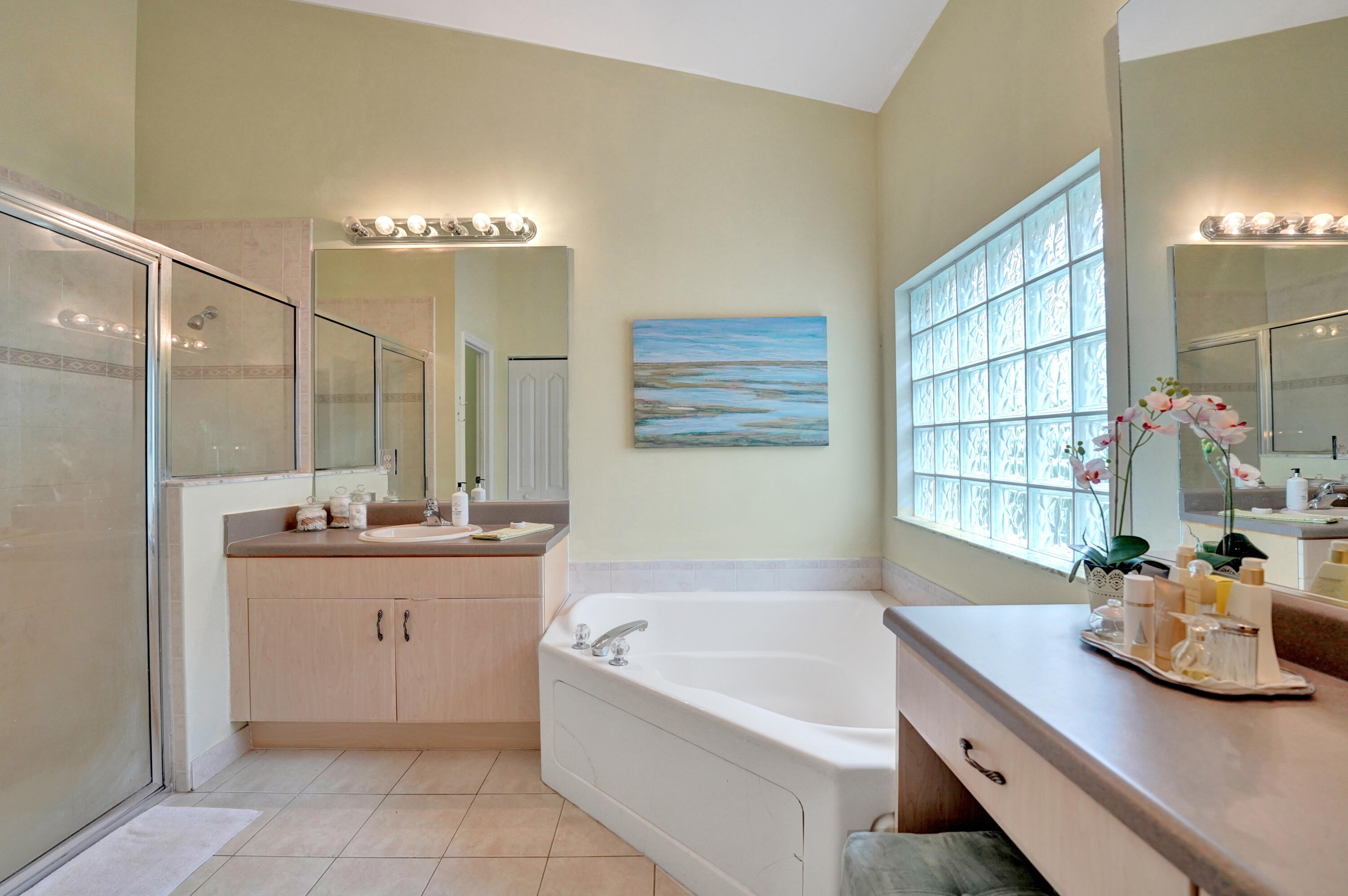 Pembroke Pines, Florida, 33332, United States, 3 Bedrooms Bedrooms, ,2 BathroomsBathrooms,Residential,For Sale,1987784