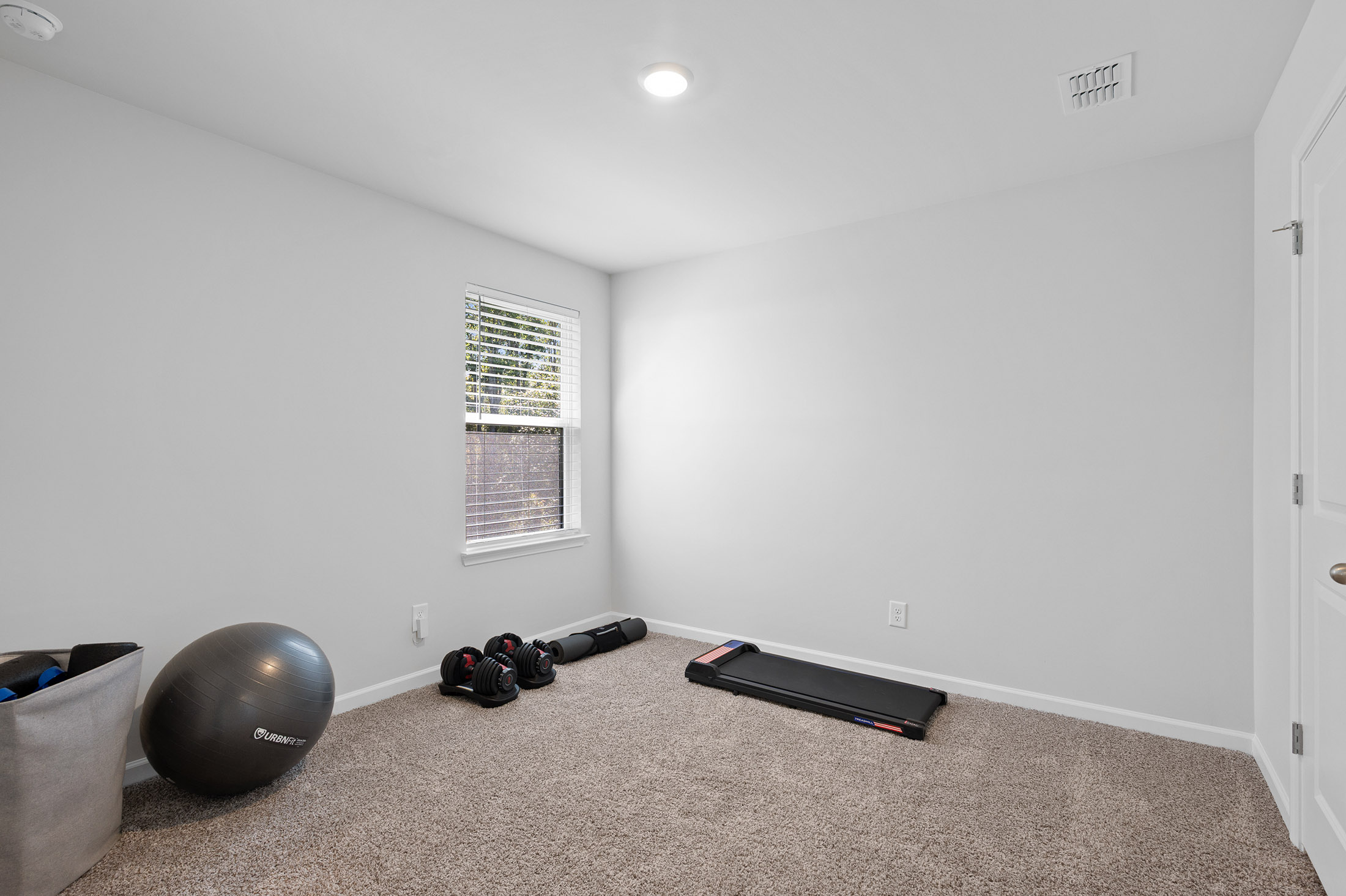  Move-In-Ready Living with a Home Office and Media Loft - 物件實景