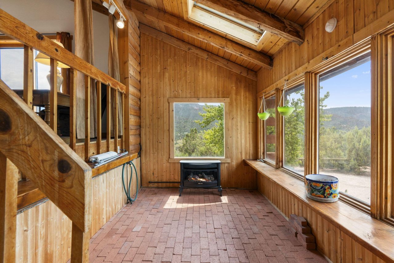 Jemez Springs, New Mexico, 87025, United States, 3 Bedrooms Bedrooms, ,2 BathroomsBathrooms,Residential,For Sale,1903499