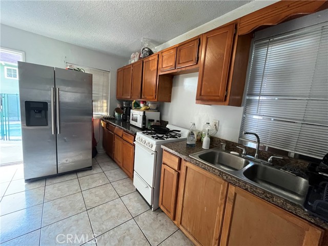 South Gate, California, 90280, United States, 3 Bedrooms Bedrooms, ,Residential,For Sale,2012002