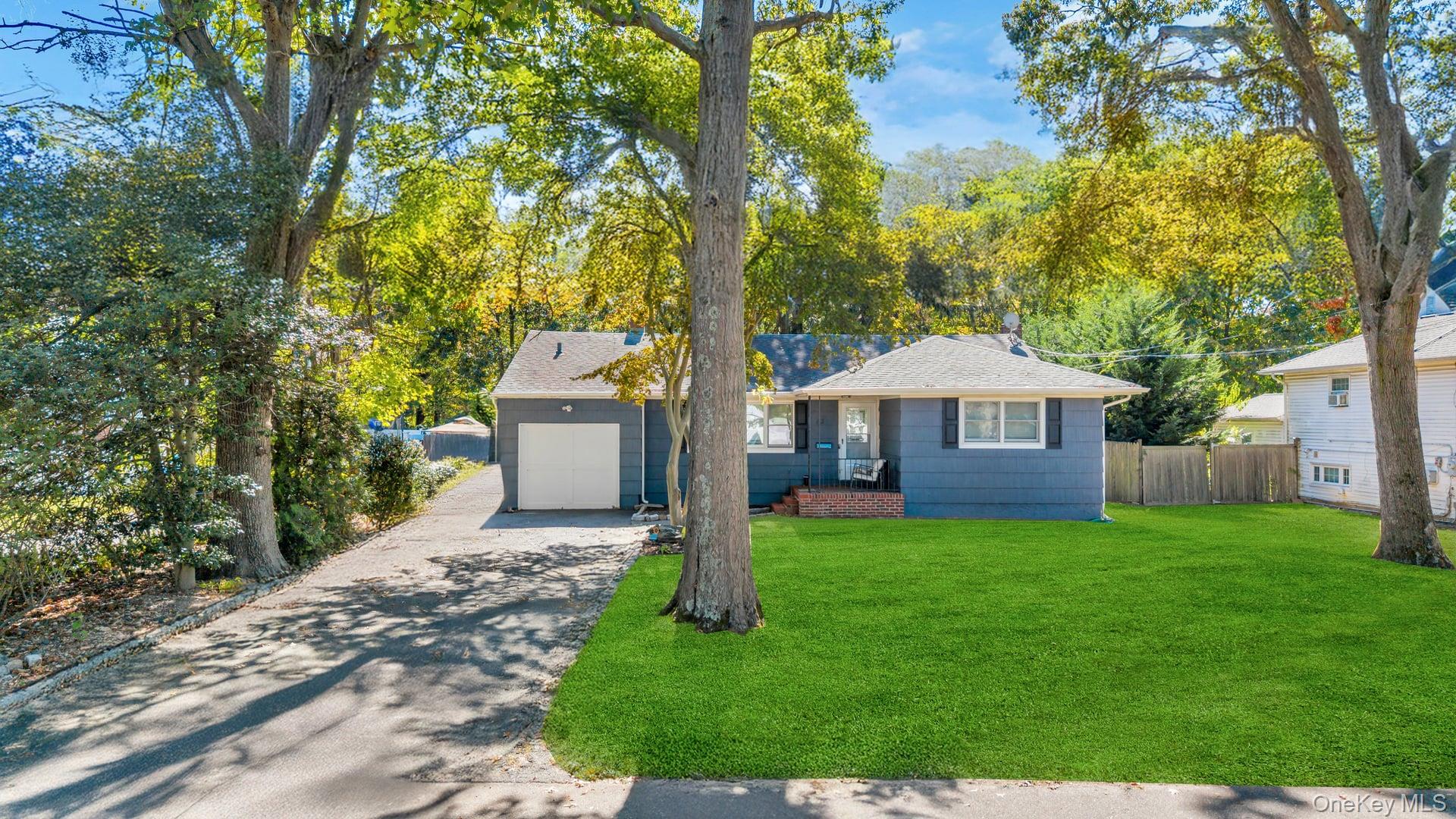 West Islip, New York, 11795, United States, 3 Bedrooms Bedrooms, ,2 BathroomsBathrooms,Residential,For Sale,1960744