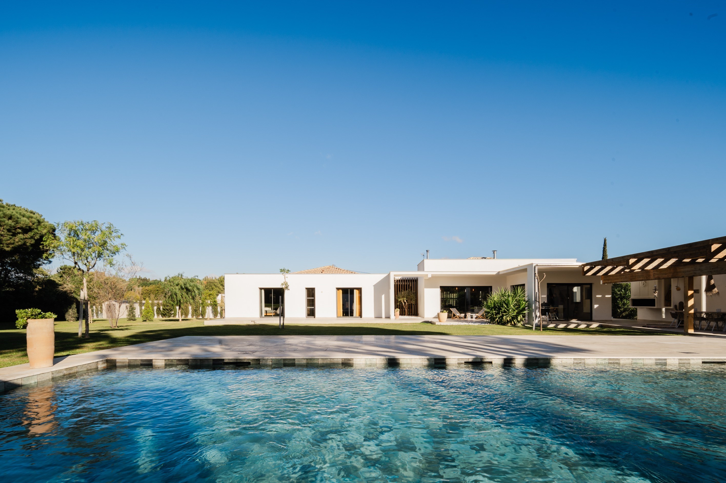  Contemporary house - pool - garage - 物件實景