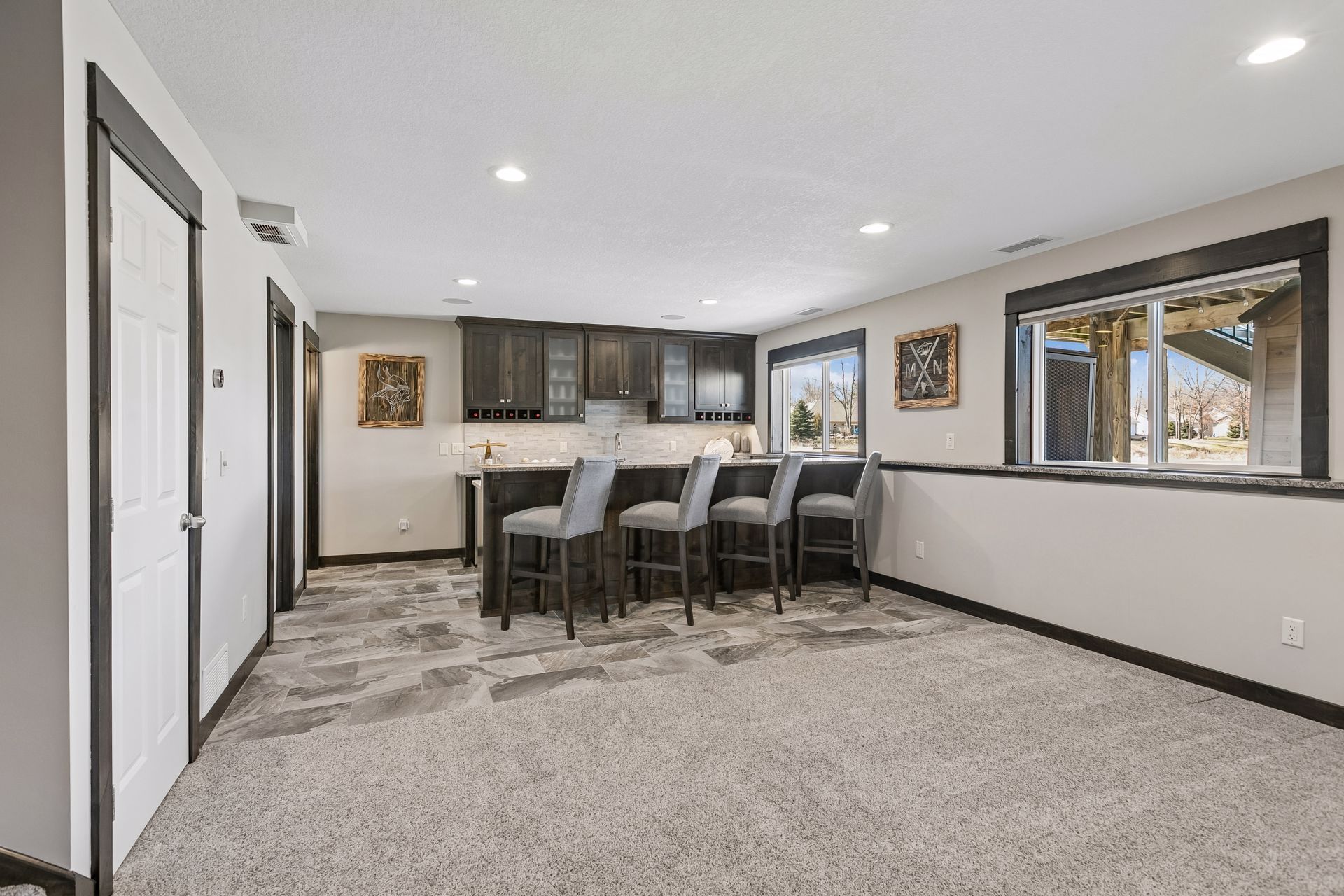  Elegant Living with Entertainer’s Lower Level - 物件實景