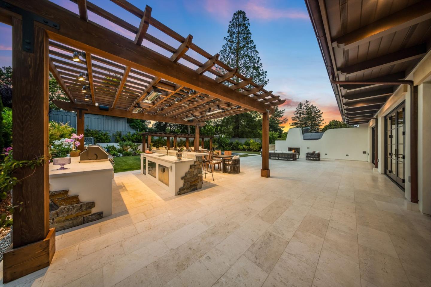 San Mateo, California, 94402, United States, 4 Bedrooms Bedrooms, ,6 BathroomsBathrooms,Residential,For Sale,1836989