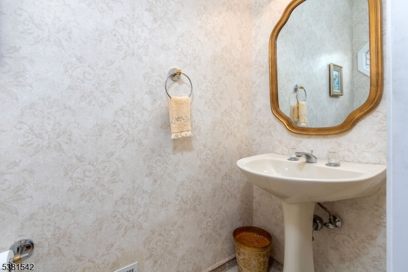 Far Hills Boro, New Jersey, 07931, United States, 2 Bedrooms Bedrooms, ,3 BathroomsBathrooms,Residential,For Sale,1934614