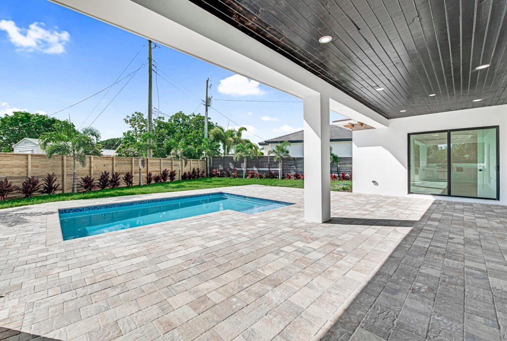 Palm Springs, Florida, 33461, United States, 4 Bedrooms Bedrooms, ,5 BathroomsBathrooms,Residential,For Sale,1835597