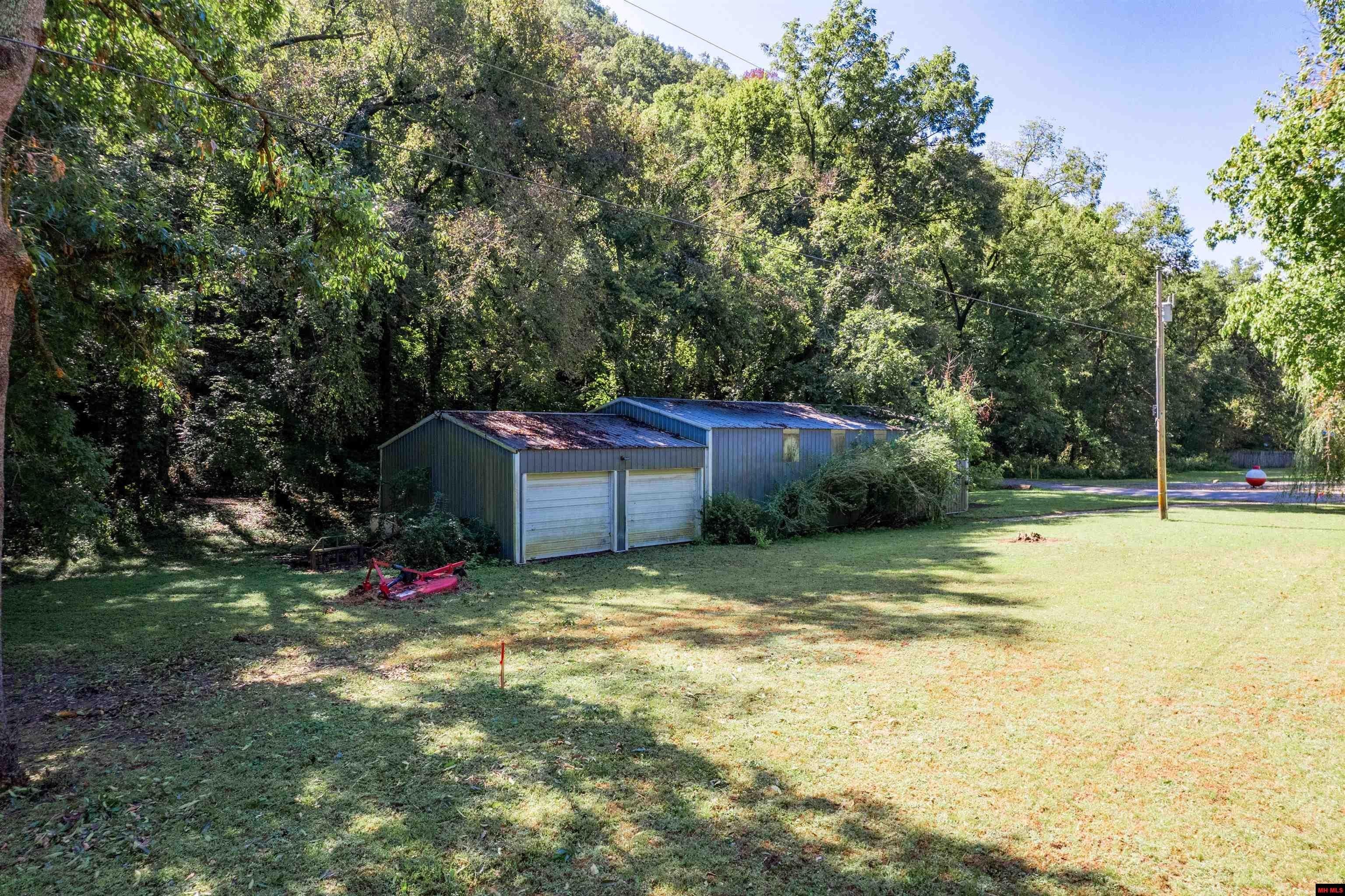 Norfork, Arkansas, 72658, United States, 4 Bedrooms Bedrooms, ,4 BathroomsBathrooms,Residential,For Sale,2037345