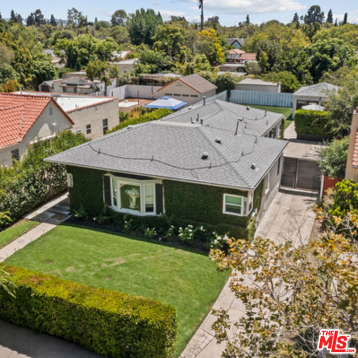 Los Angeles, California, 90048, United States, 3 Bedrooms Bedrooms, ,2 BathroomsBathrooms,Residential,For Sale,1919092
