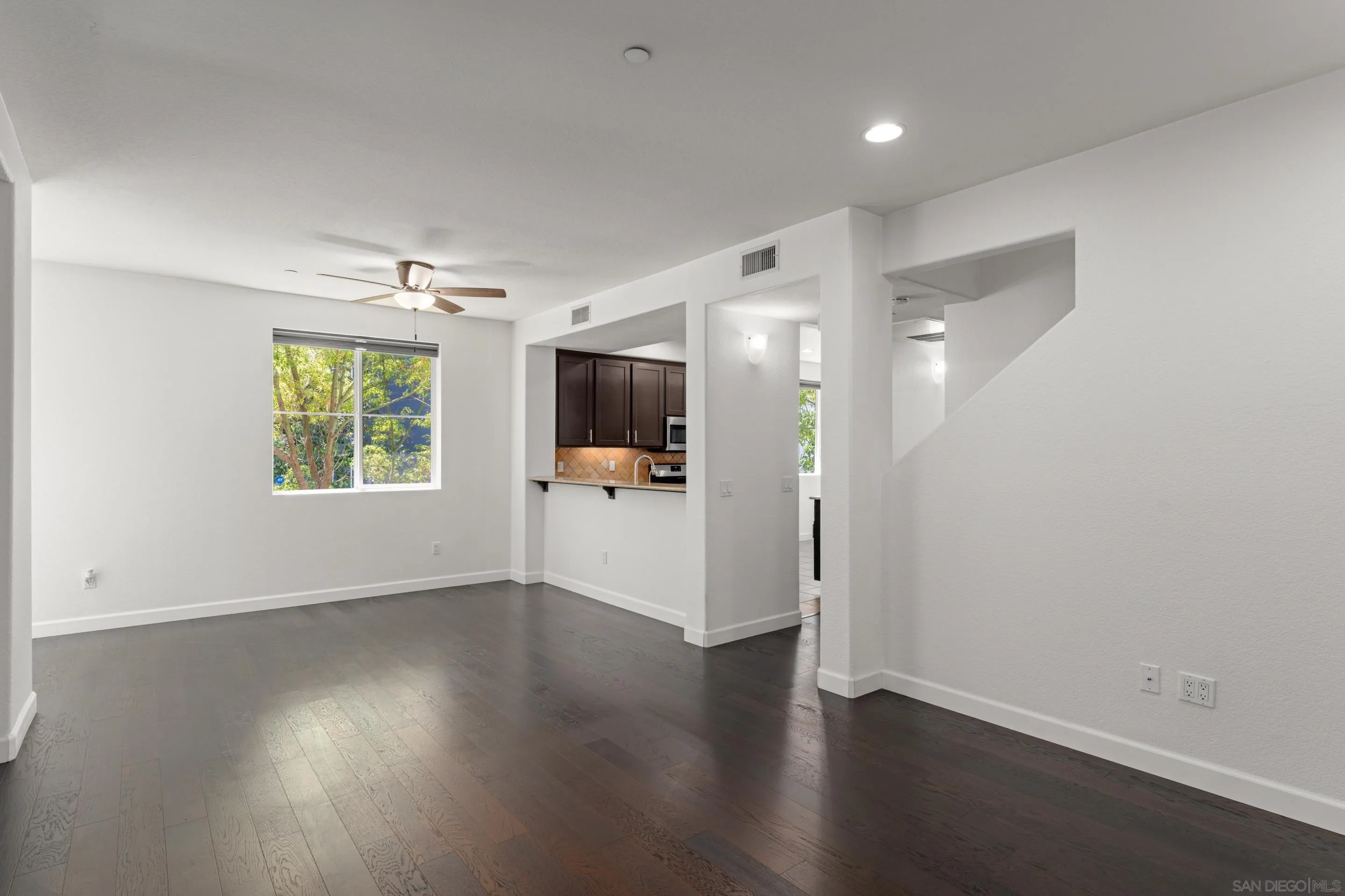 San Diego, California, 92123, United States, 2 Bedrooms Bedrooms, ,2 BathroomsBathrooms,Residential,For Sale,1939534