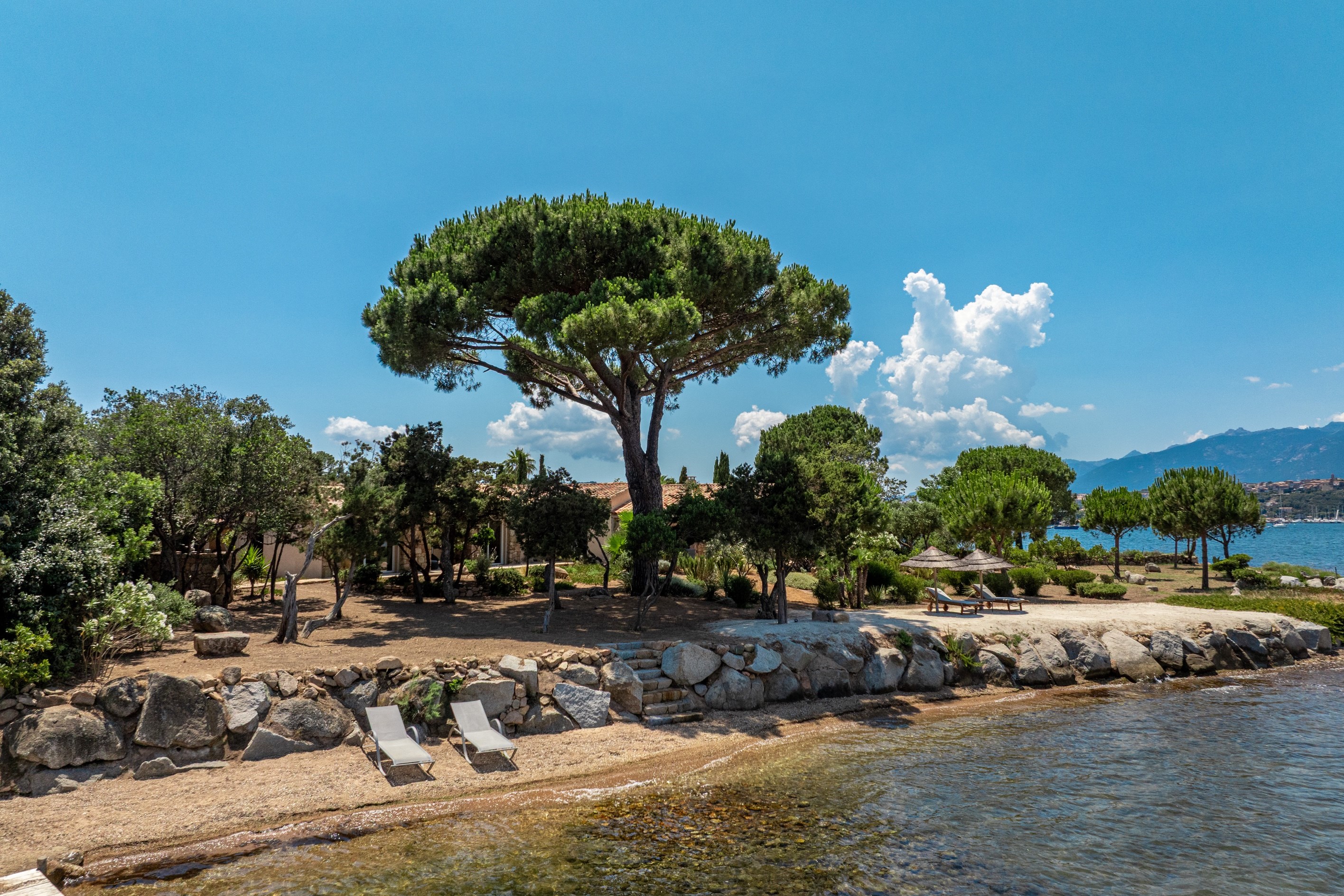  SALE: WATERFRONT PROPERTY – GULF OF PORTO-VECCHIO, CORSICA - 物件實景