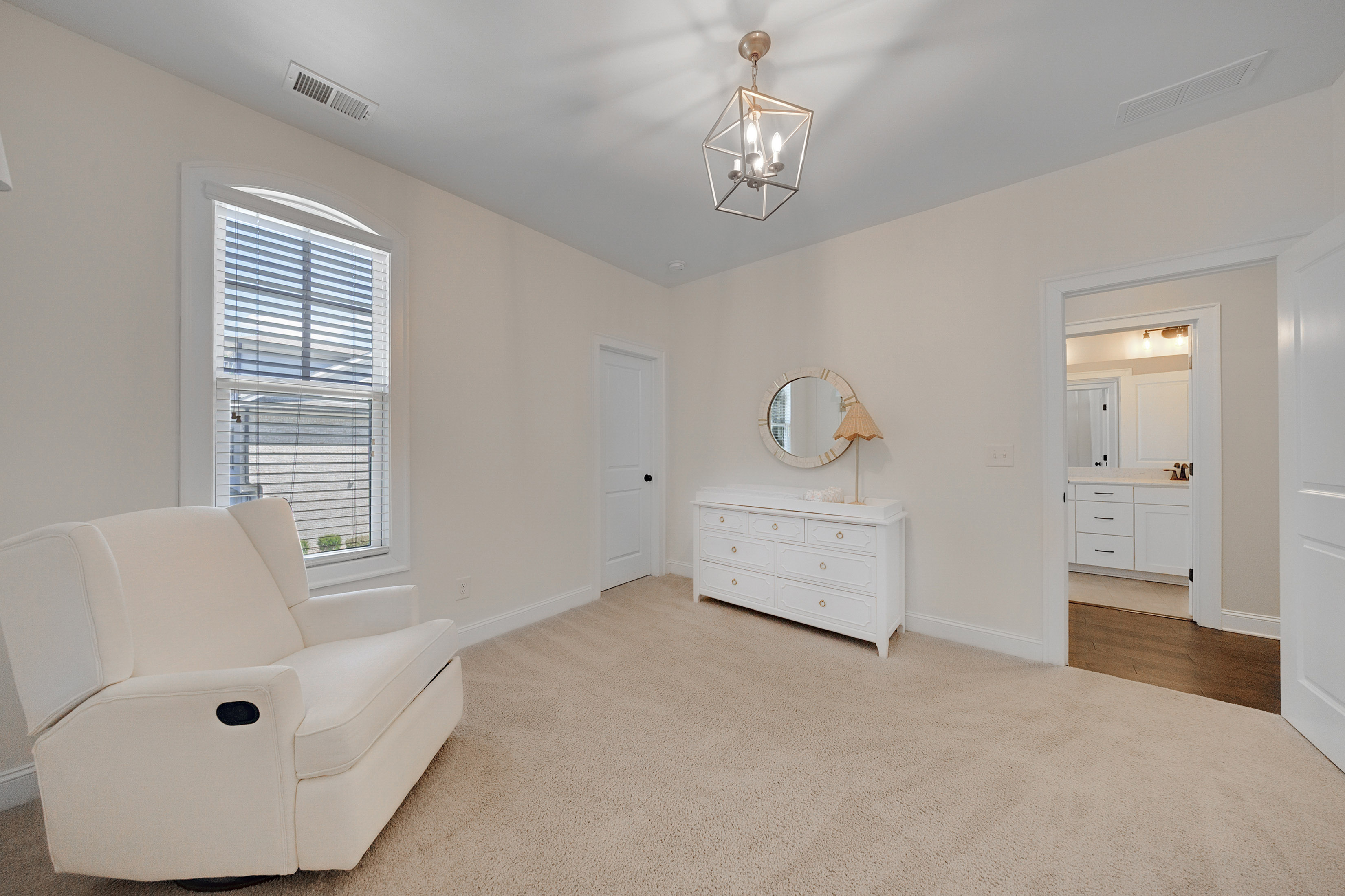  Beautifully Appointed Two-story Townhome in Inviting Gated Roswell Community - 物件實景