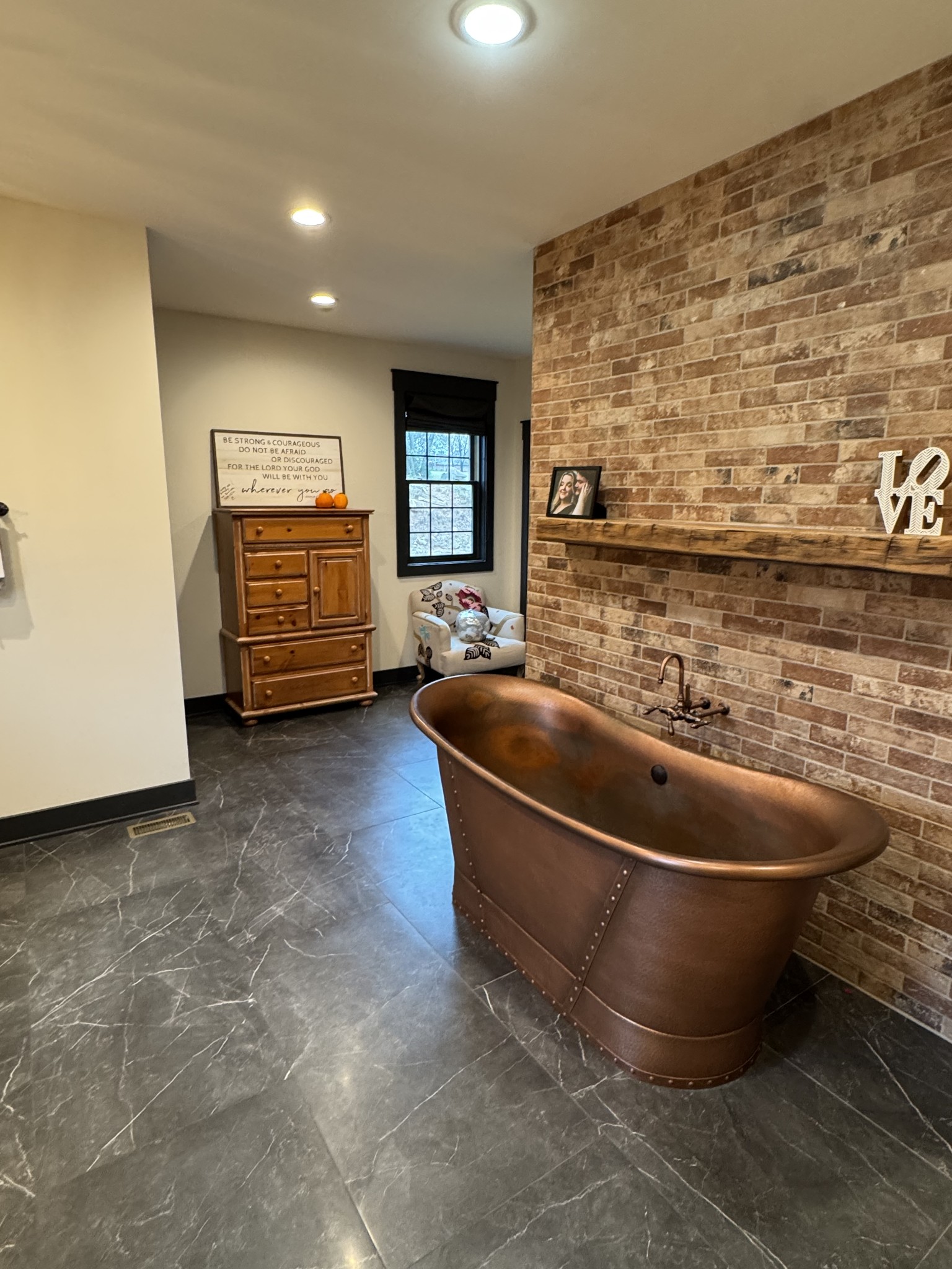 Hendersonville, Tennessee, 37075, United States, 6 Bedrooms Bedrooms, ,5 BathroomsBathrooms,Residential,For Sale,1993824